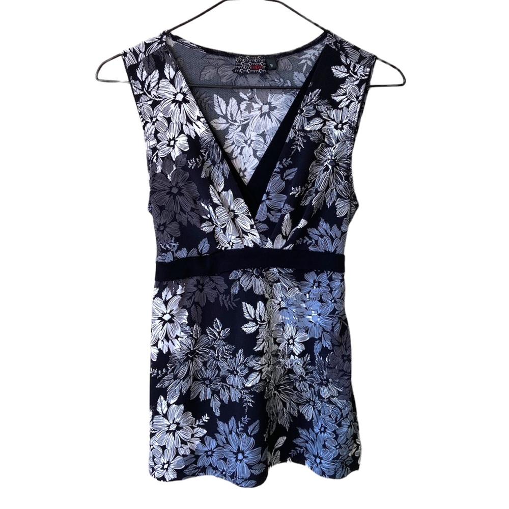 FLOWY FLORAL, WRAP-AROUND BLOUSE WITH SMALL SLITS ON THE SIDES AND WAIST TIE